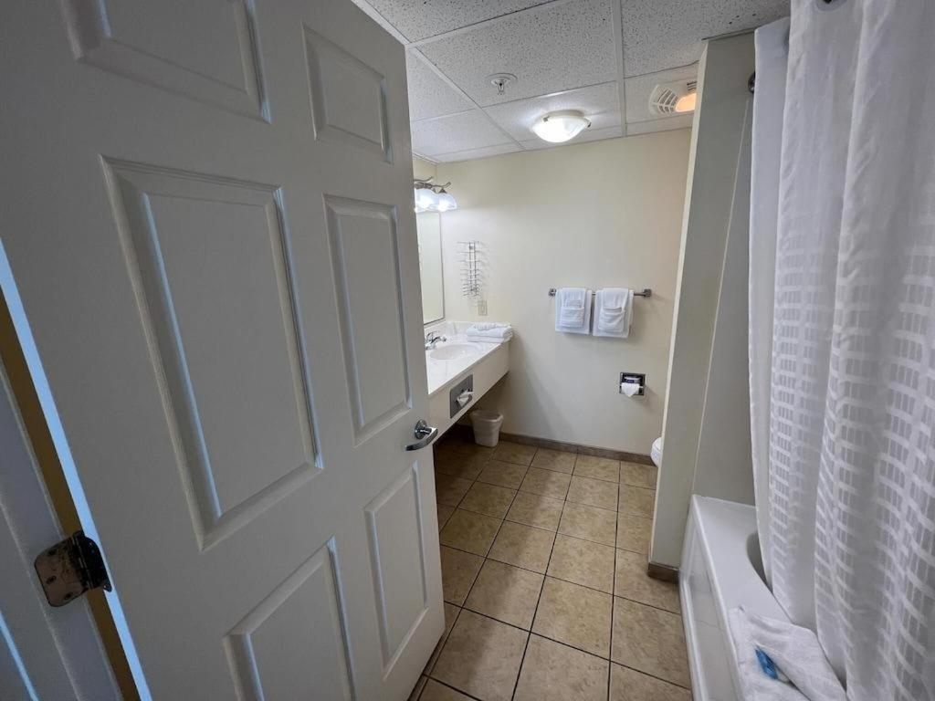 マートルビーチ 2501 S Ocean Blvd, 0831 - Ocean View Sleeps 8ヴィラ エクステリア 写真